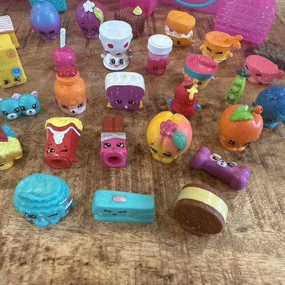 SHOPKINS Collectors Miscellaneous Lot 38 Plus Baskets Sign Food Brush - Picture 4 of 10
